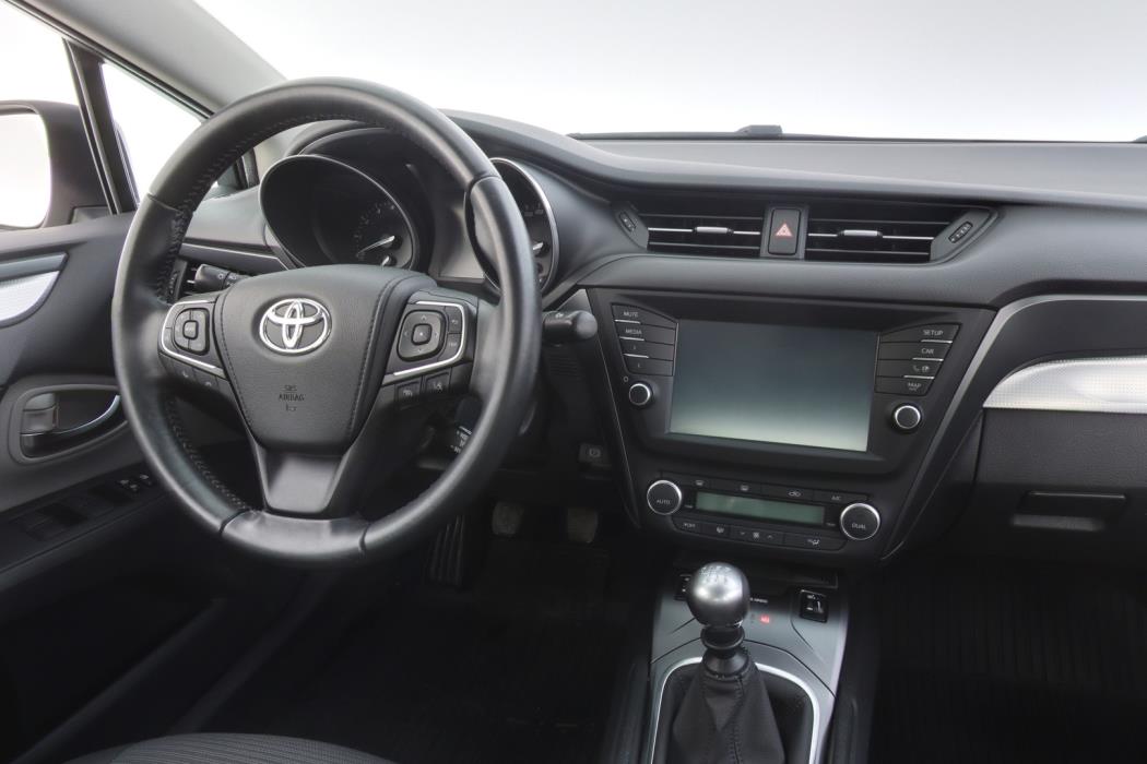 TOYOTA Avensis 2015