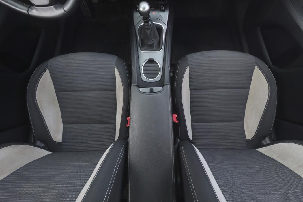 TOYOTA Avensis 2015