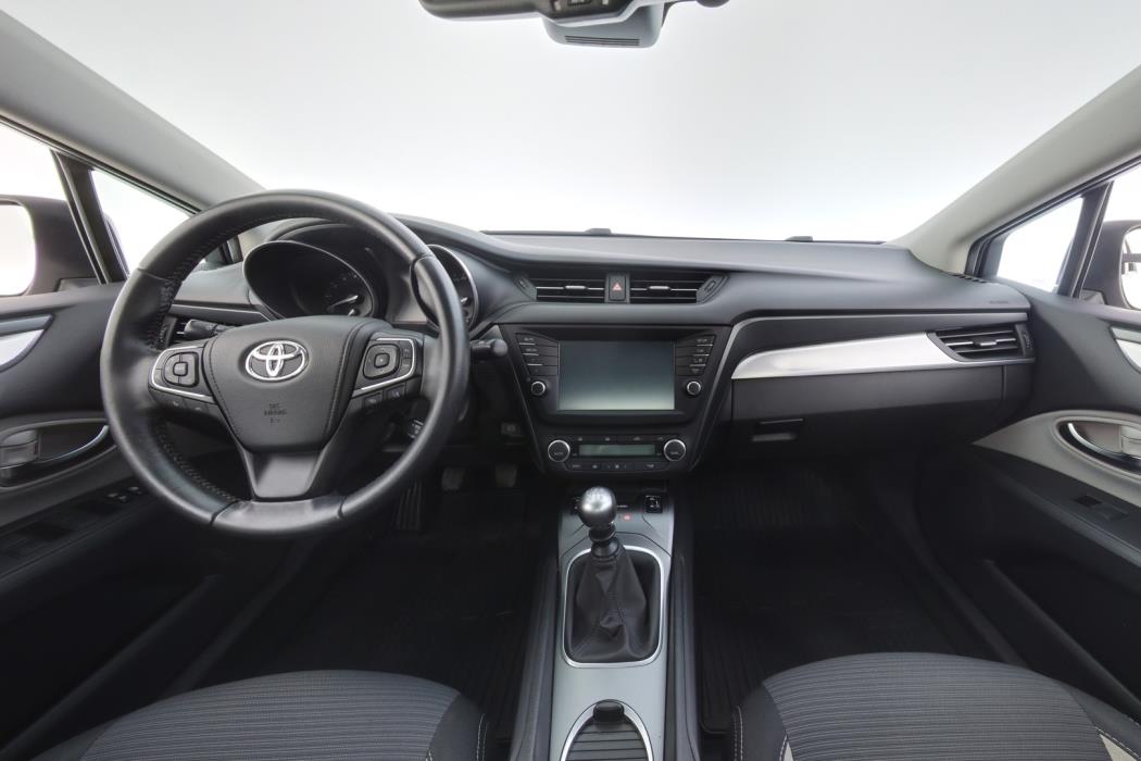TOYOTA Avensis 2015