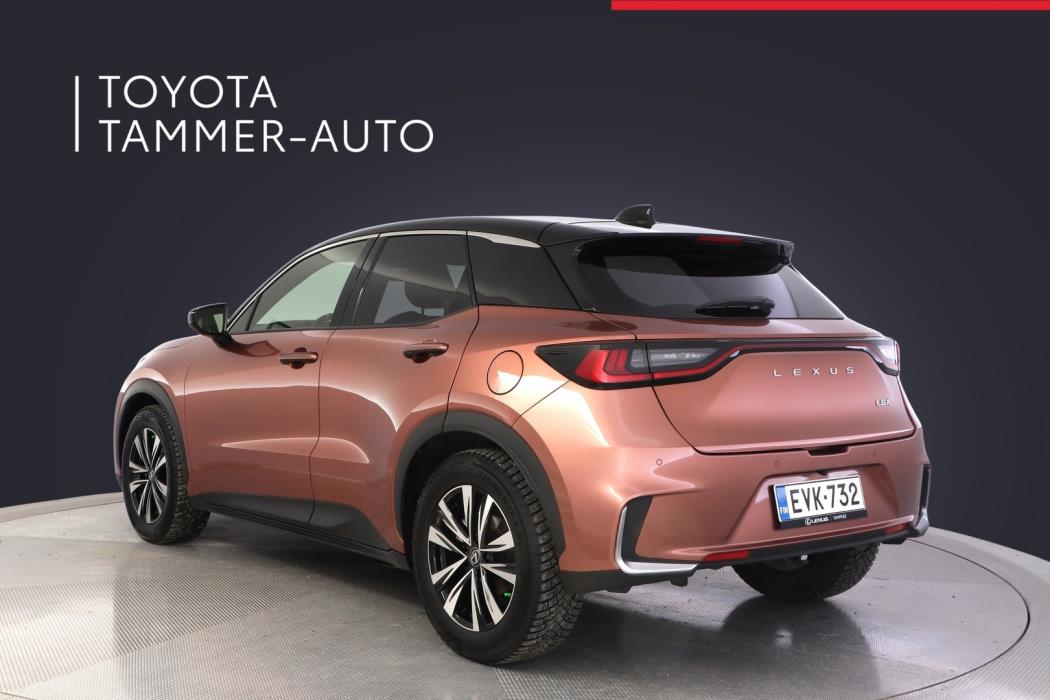 LEXUS LBX 2024