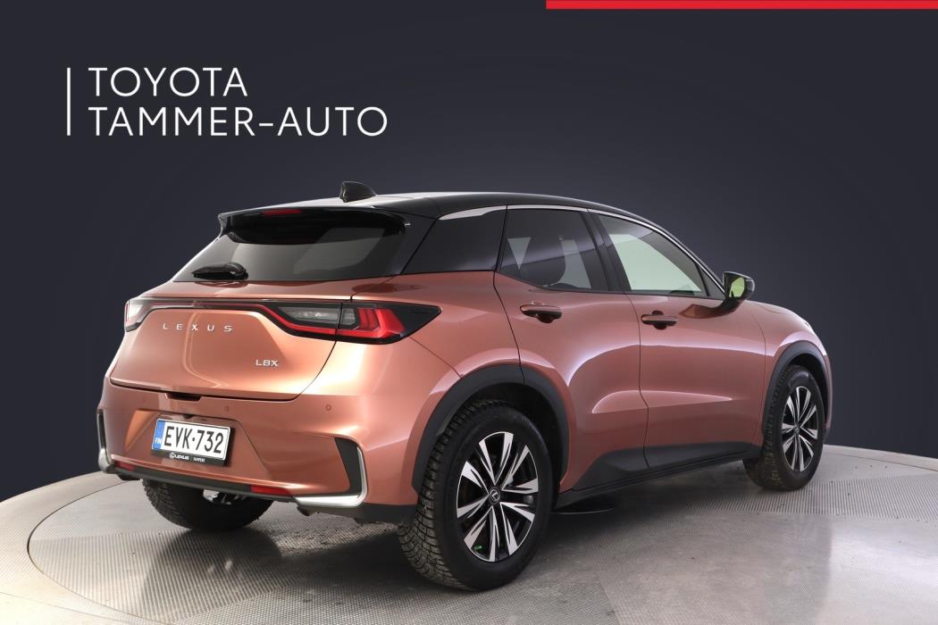 LEXUS LBX 2024