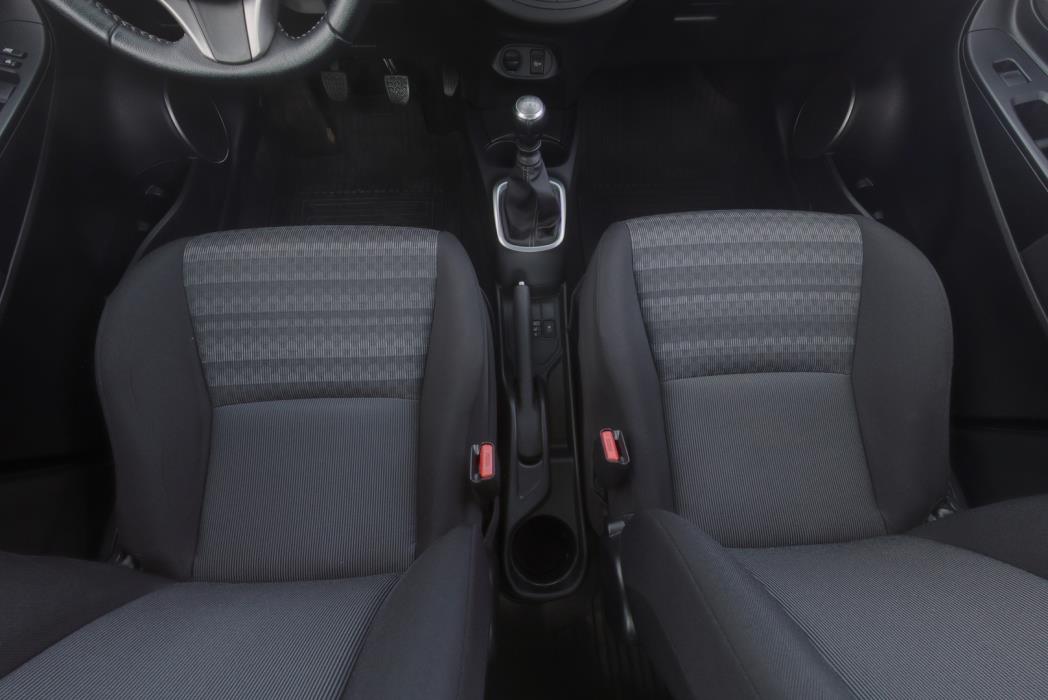 TOYOTA Yaris 2017