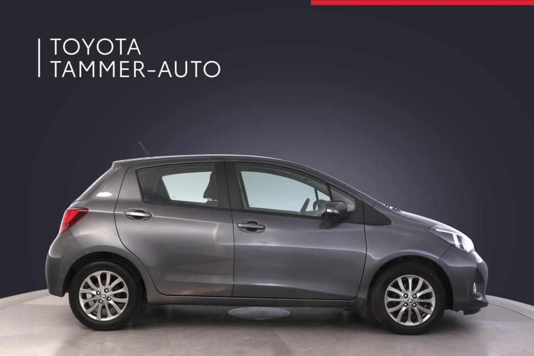 TOYOTA Yaris 2017