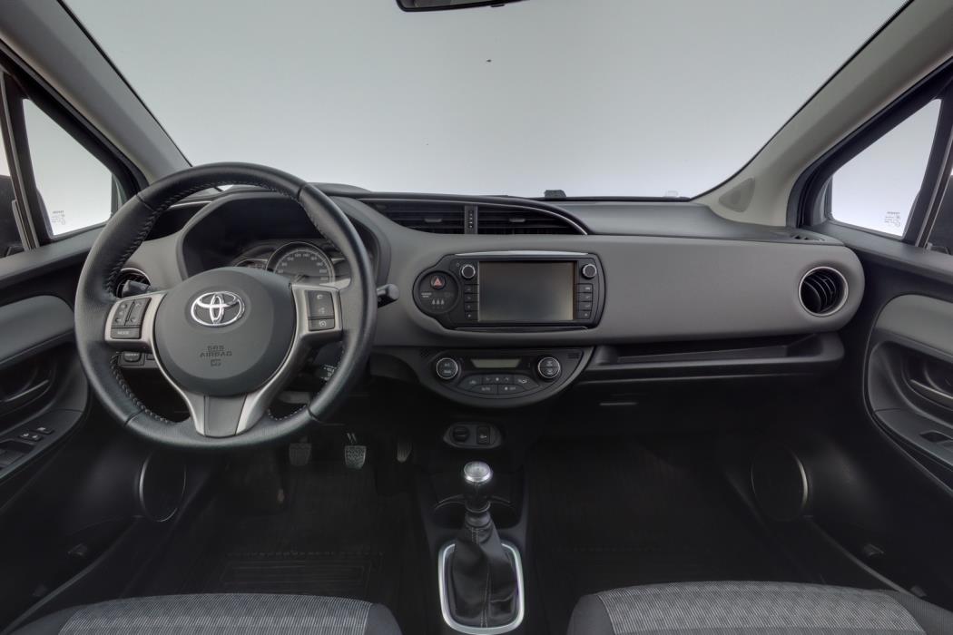 TOYOTA Yaris 2017
