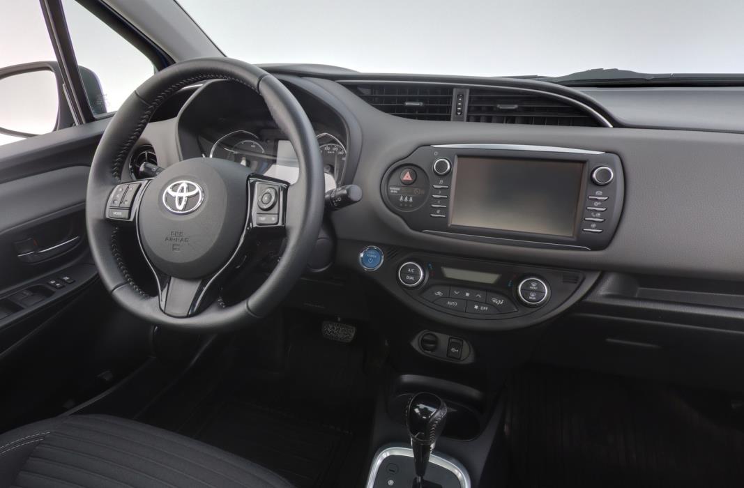 TOYOTA Yaris 2017