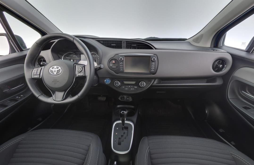 TOYOTA Yaris 2017