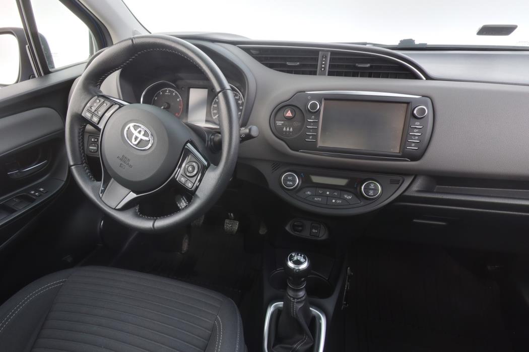 TOYOTA Yaris 2018