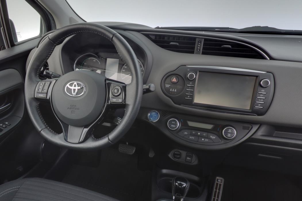 TOYOTA Yaris 2018