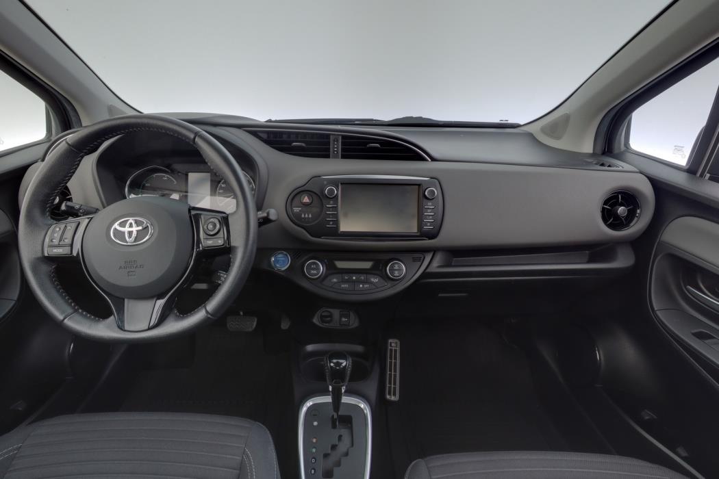 TOYOTA Yaris 2018