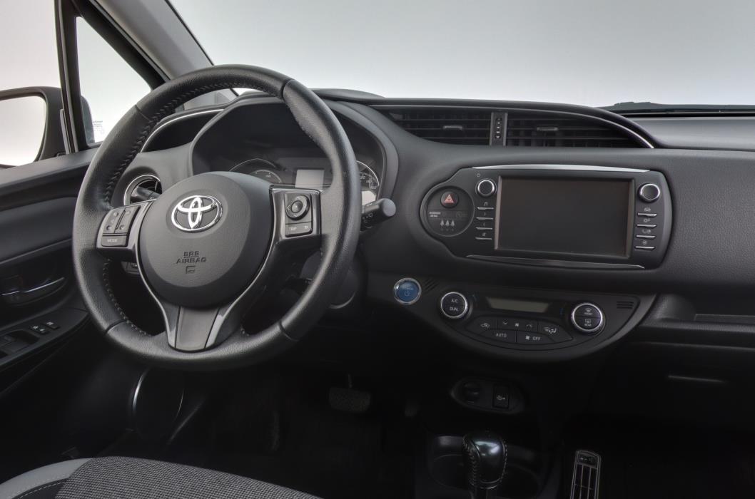 TOYOTA Yaris 2019