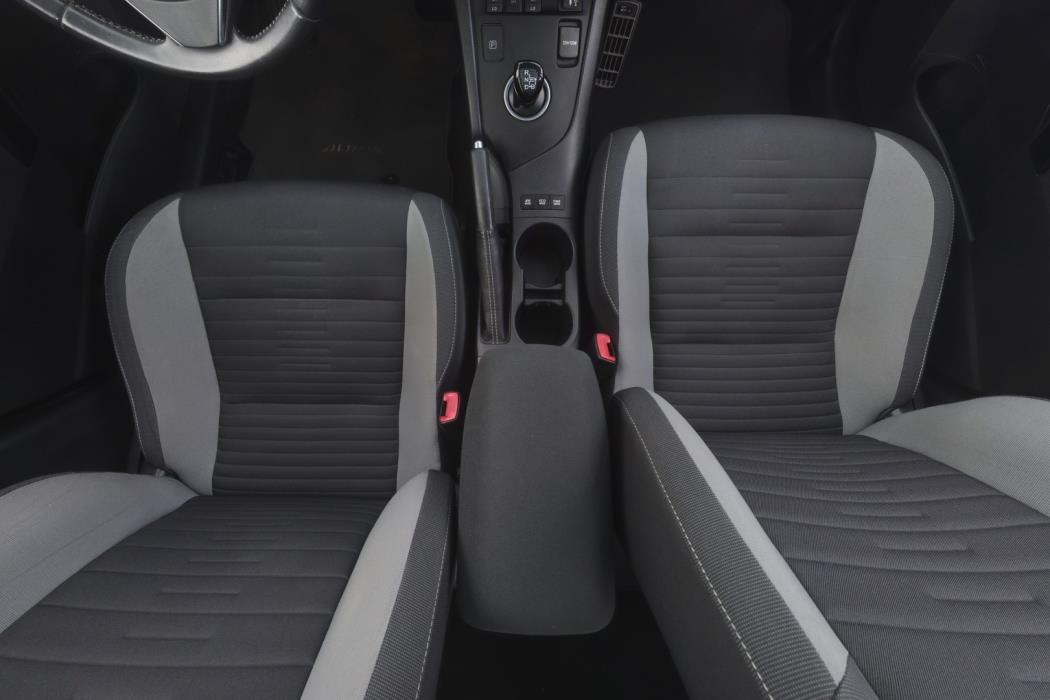 TOYOTA Auris 2016