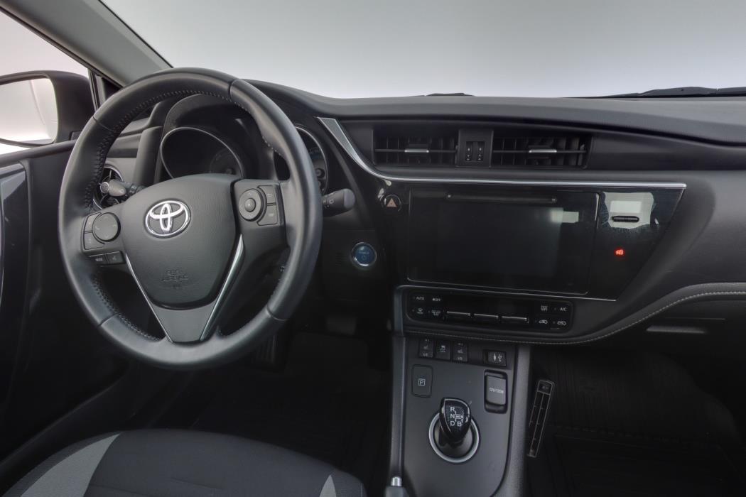 TOYOTA Auris 2015