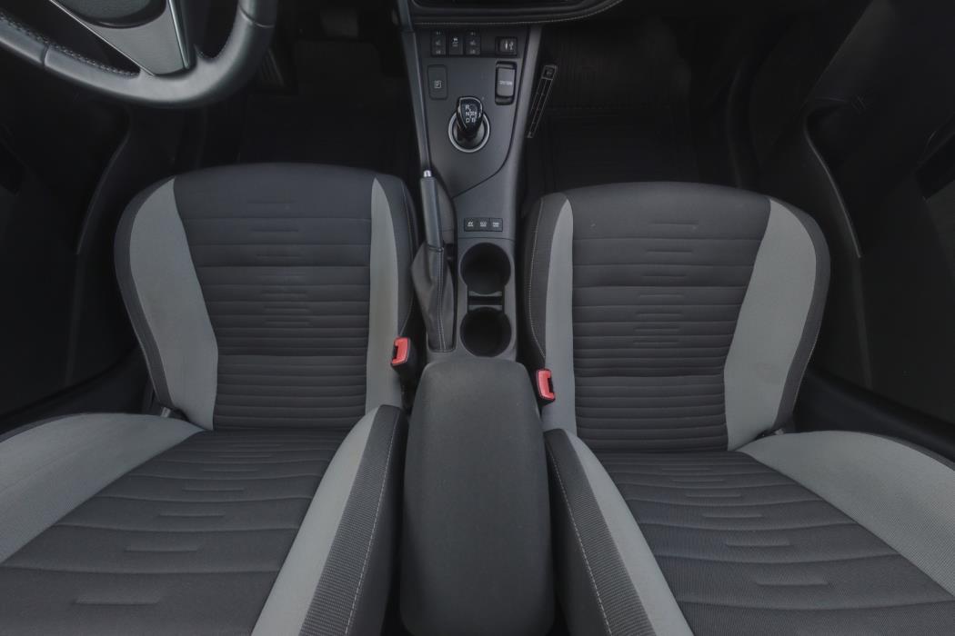 TOYOTA Auris 2015