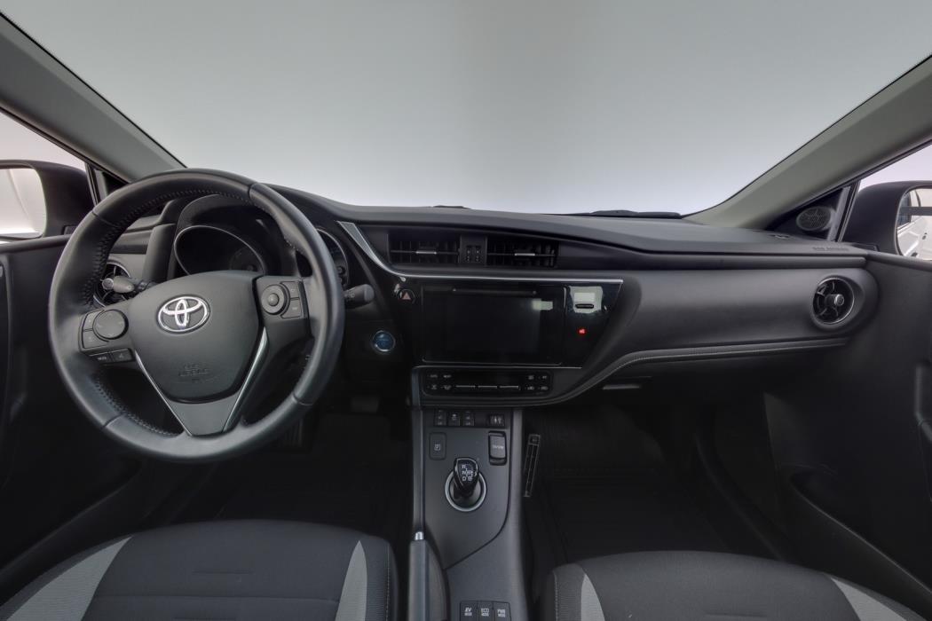TOYOTA Auris 2015