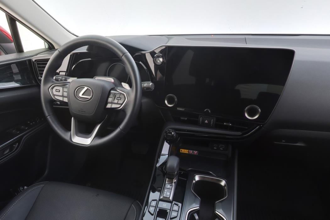 LEXUS NX 2025