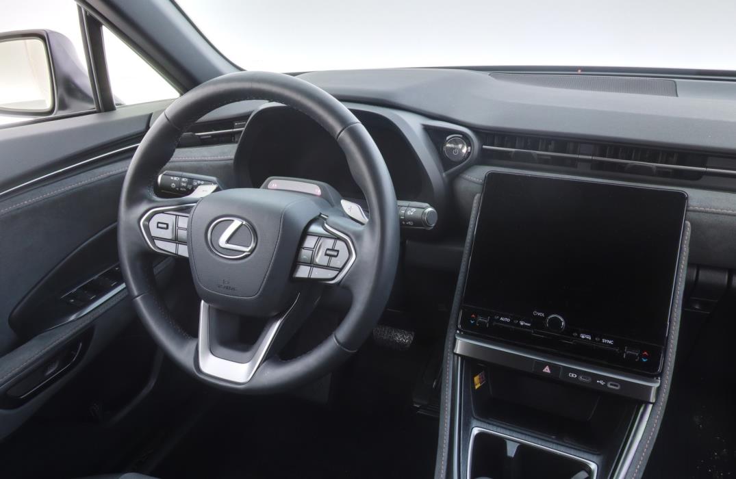 LEXUS LBX 2024