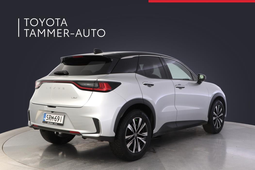 LEXUS LBX 2024