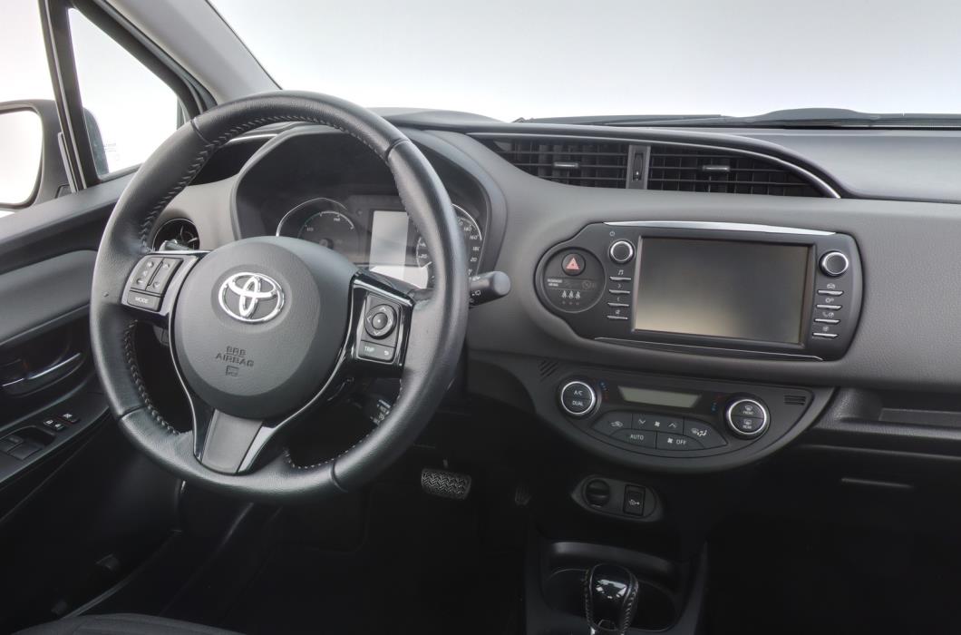 TOYOTA Yaris 2018