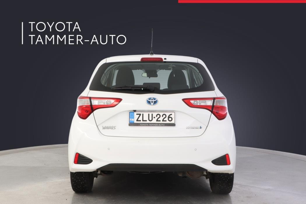 TOYOTA Yaris 2018