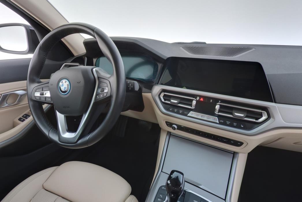BMW 330 2022