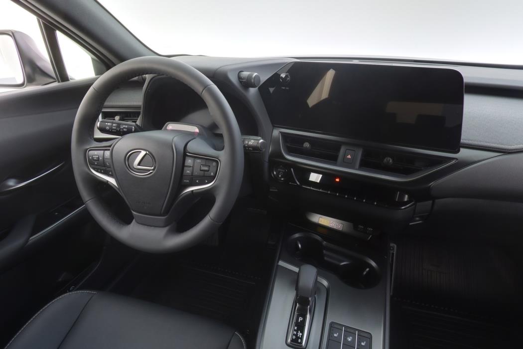 LEXUS UX 2025