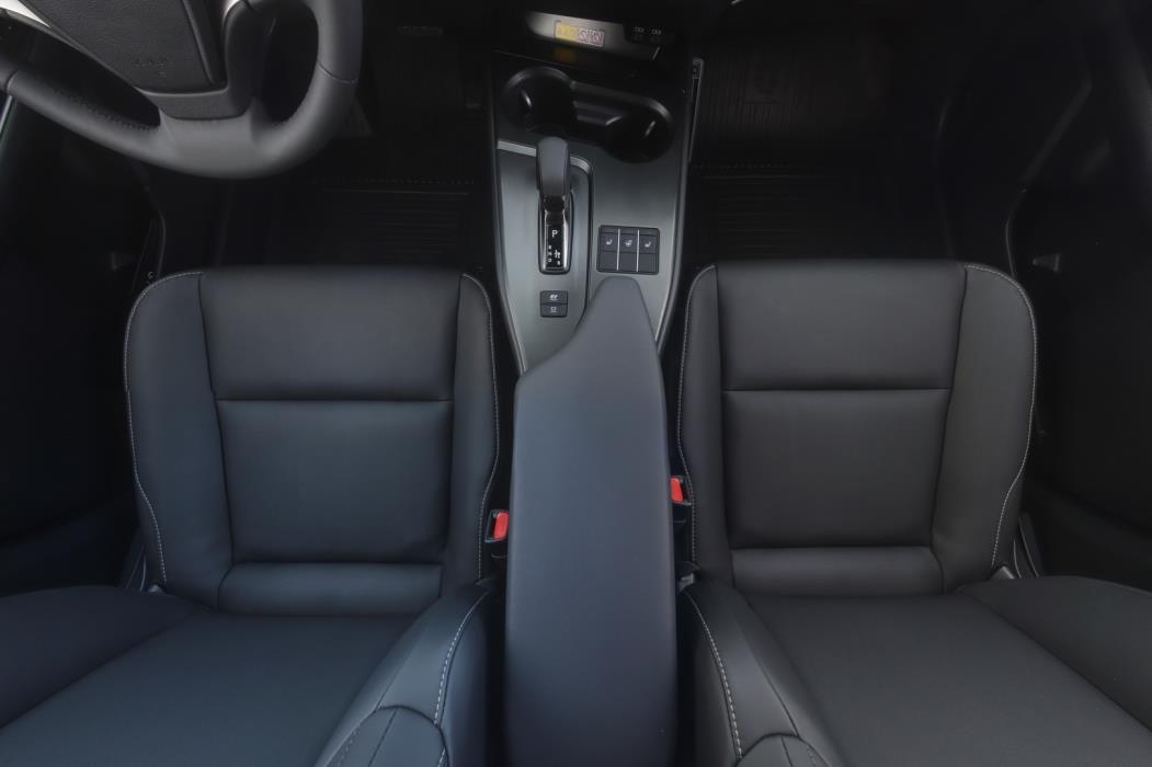 LEXUS UX 2025