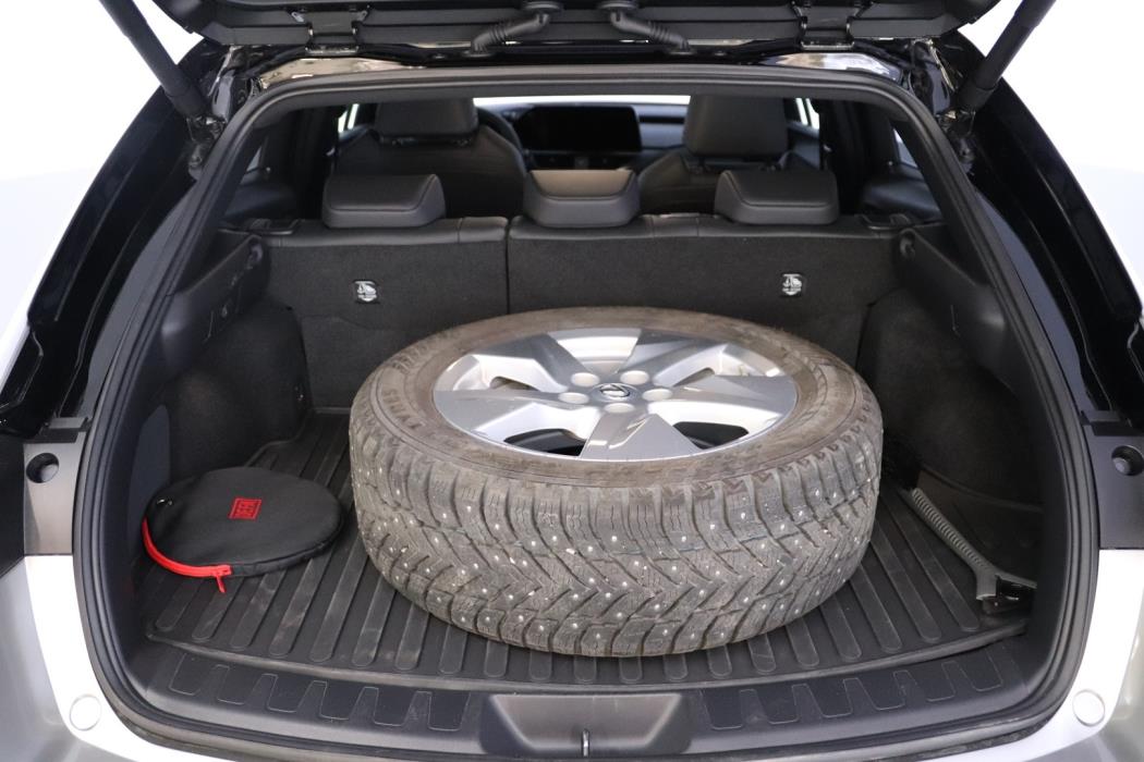 LEXUS UX 2025