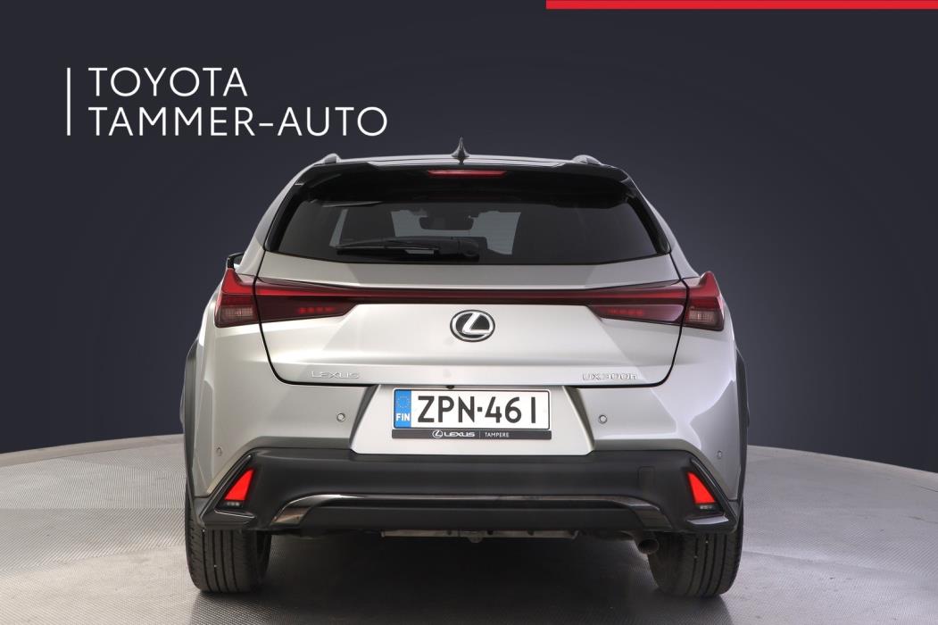 LEXUS UX 2025