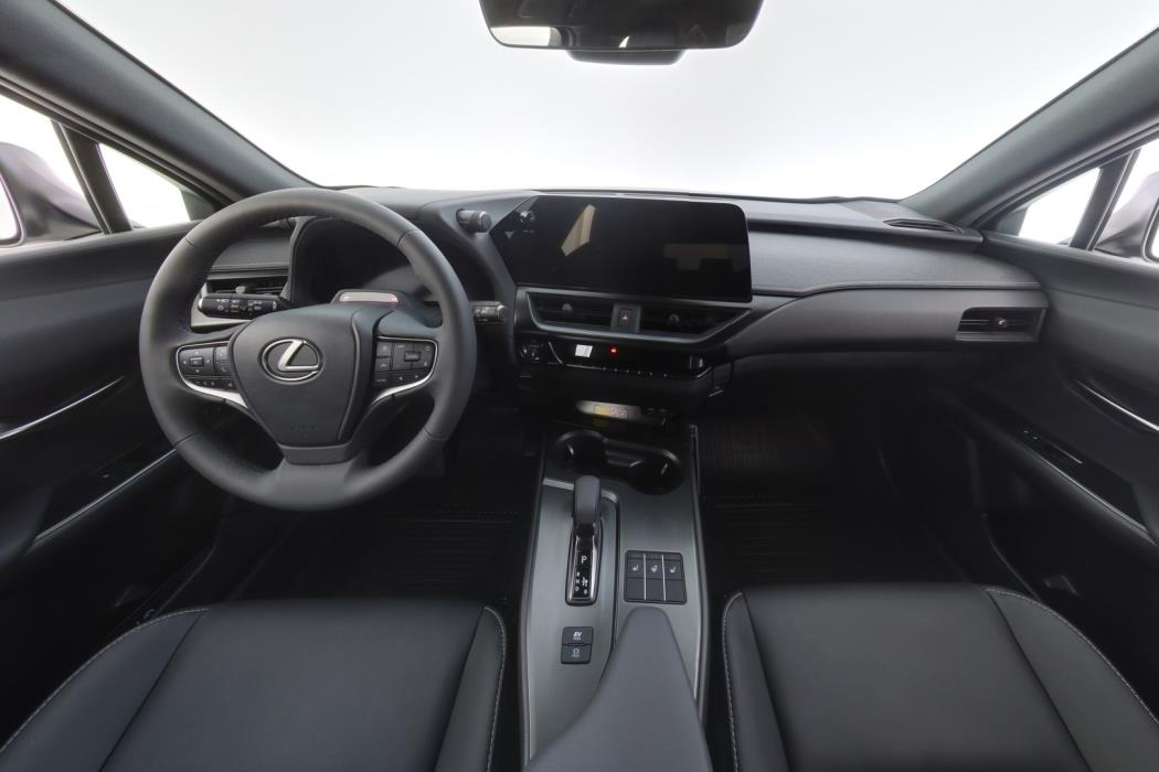 LEXUS UX 2025
