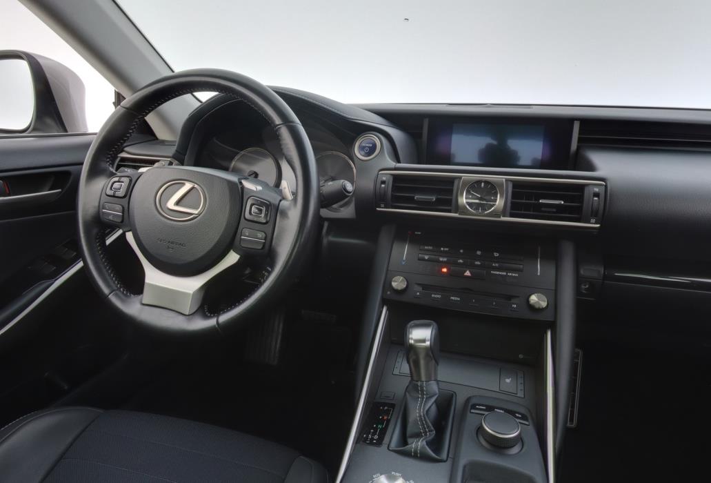 LEXUS IS 2018