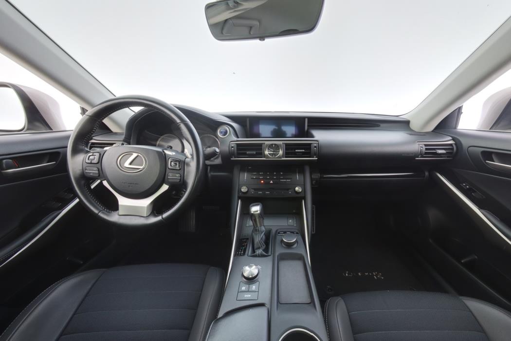 LEXUS IS 2018