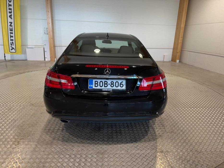 MERCEDES-BENZ E 2010