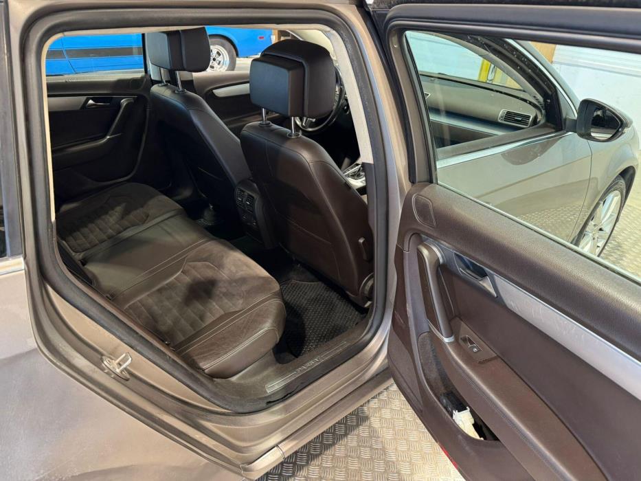 VOLKSWAGEN Passat 2012