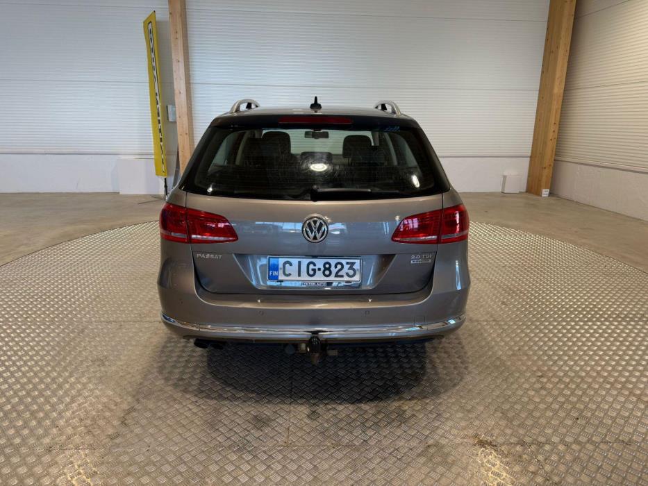 VOLKSWAGEN Passat 2012