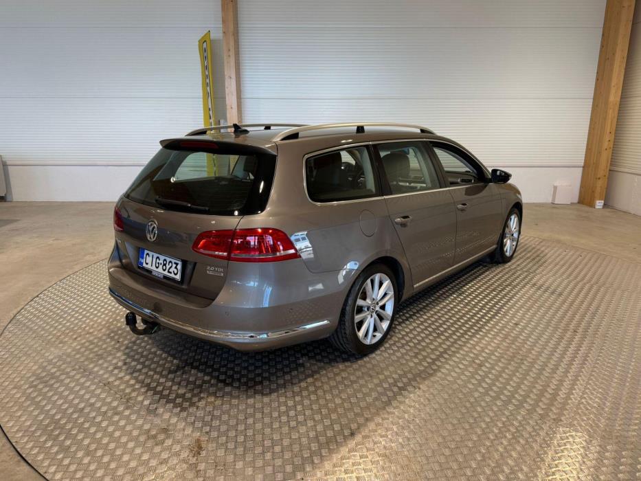VOLKSWAGEN Passat 2012