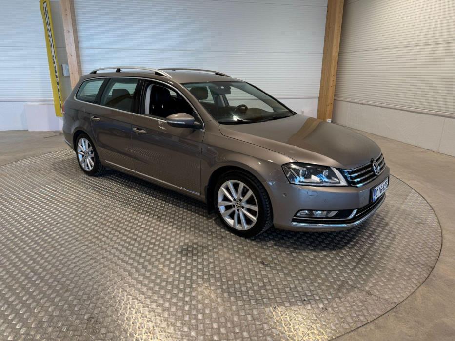 VOLKSWAGEN Passat 2012