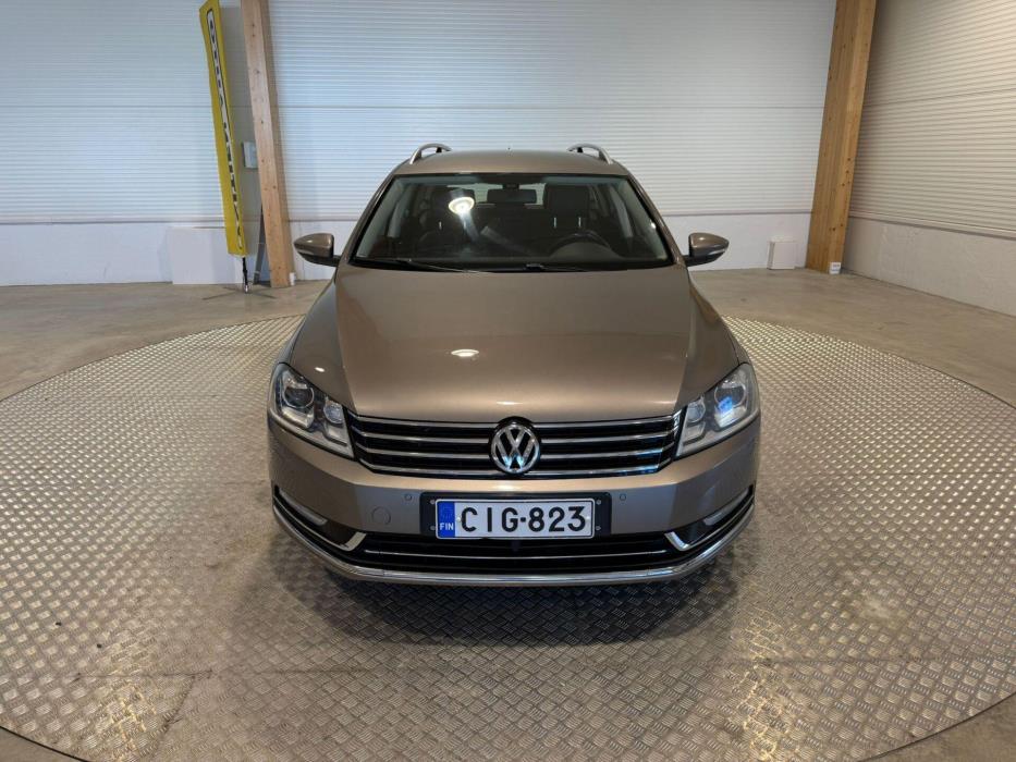 VOLKSWAGEN Passat 2012