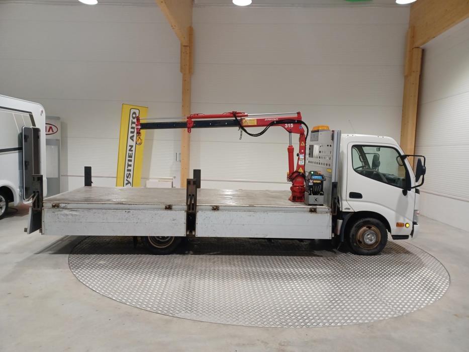 TOYOTA Dyna 2012