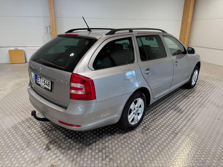 SKODA Octavia 2011