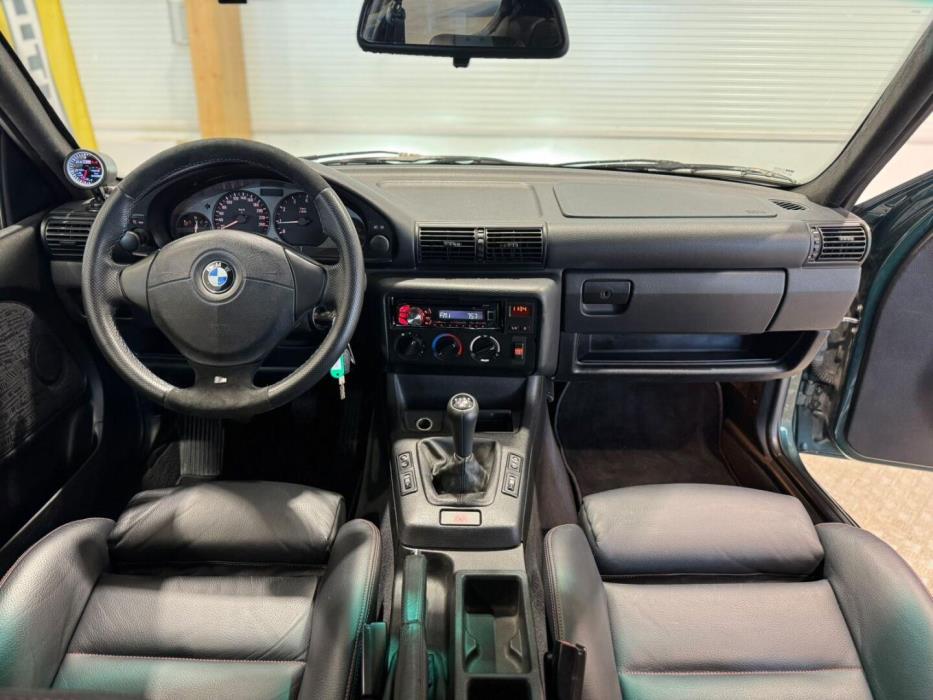 BMW 323 2000