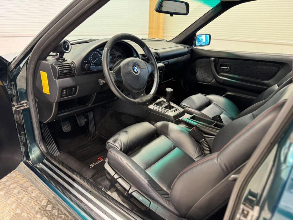 BMW 323 2000