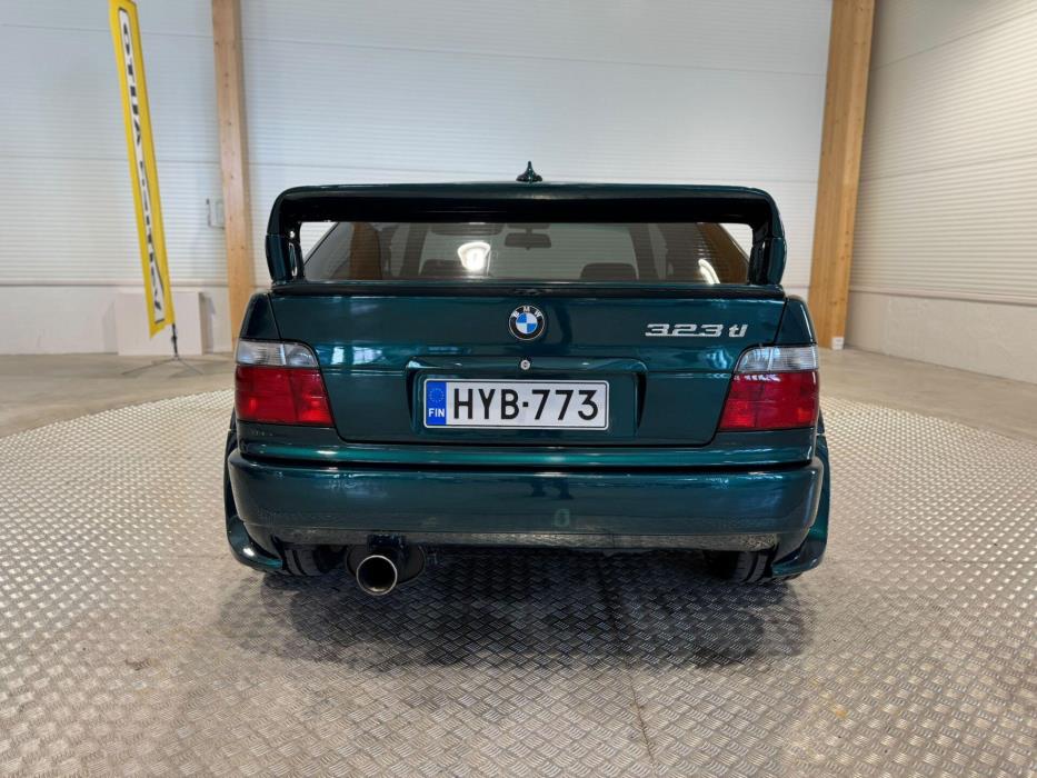 BMW 323 2000