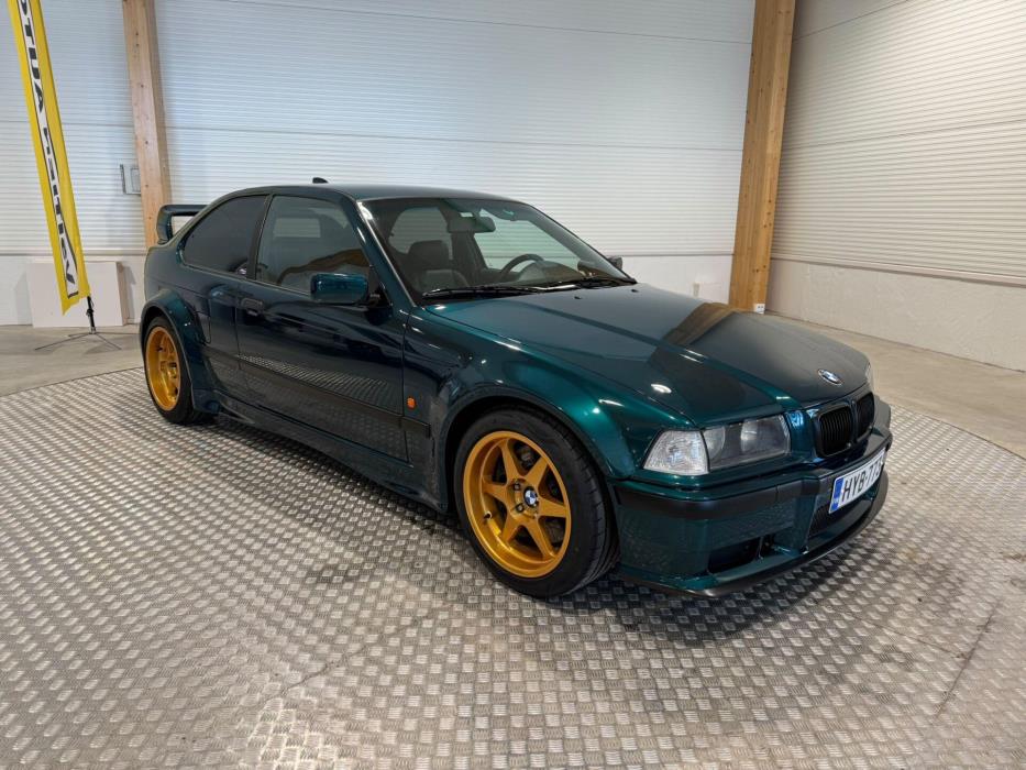 BMW 323 2000