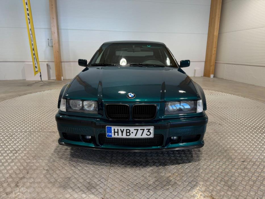 BMW 323 2000