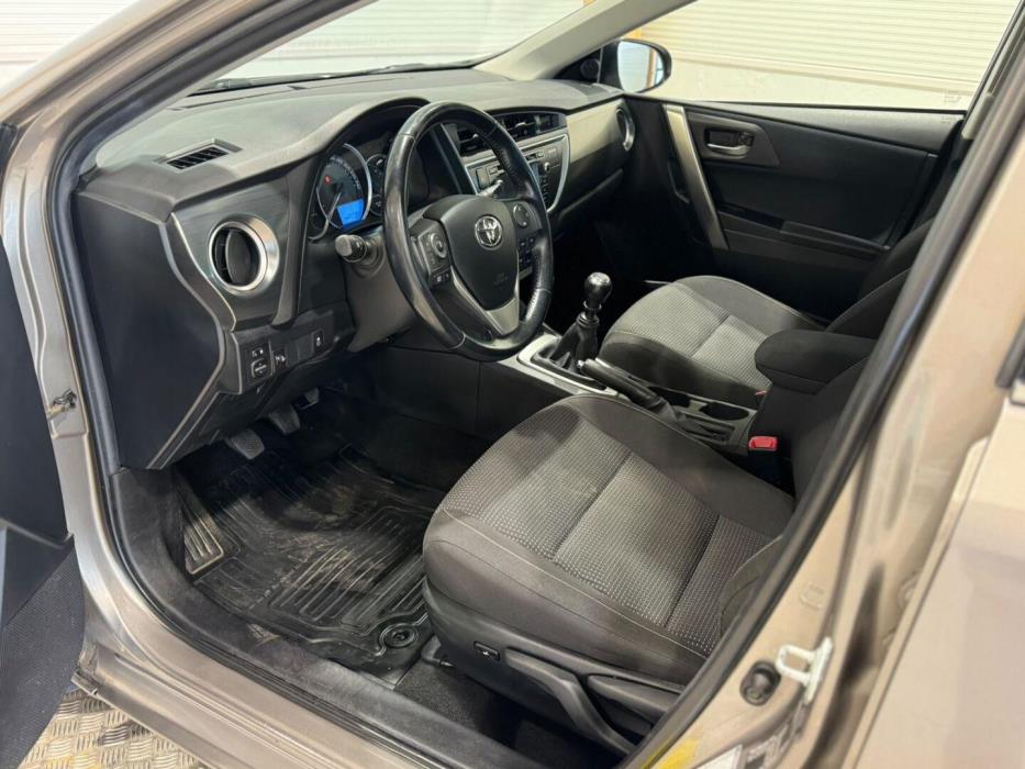 TOYOTA Auris 2014