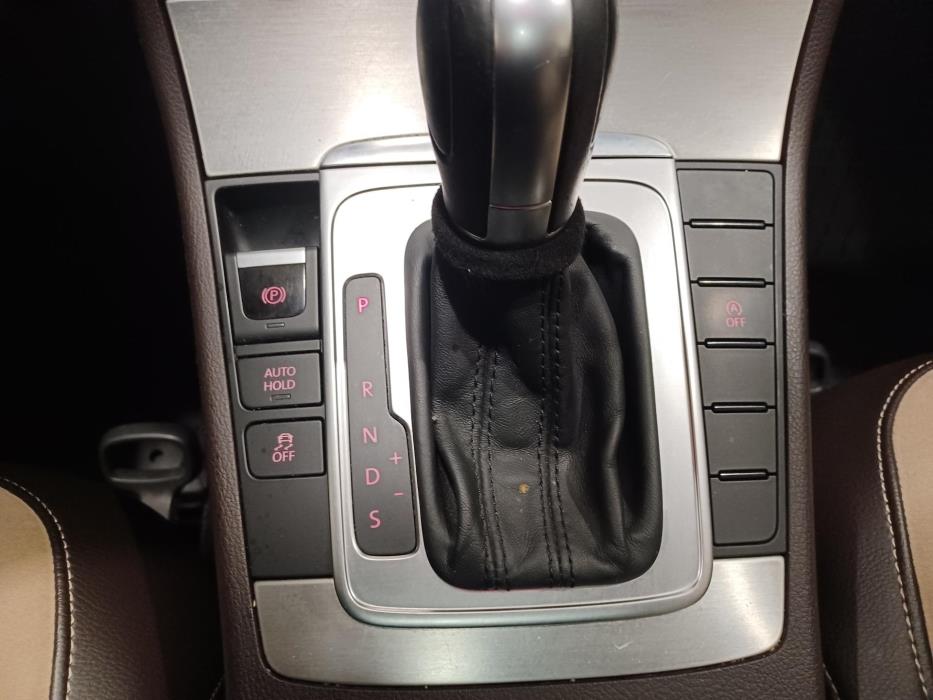 VOLKSWAGEN Passat 2014