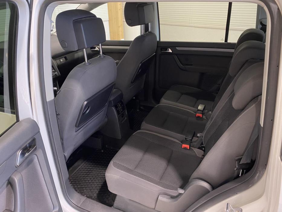 VOLKSWAGEN Touran 2013