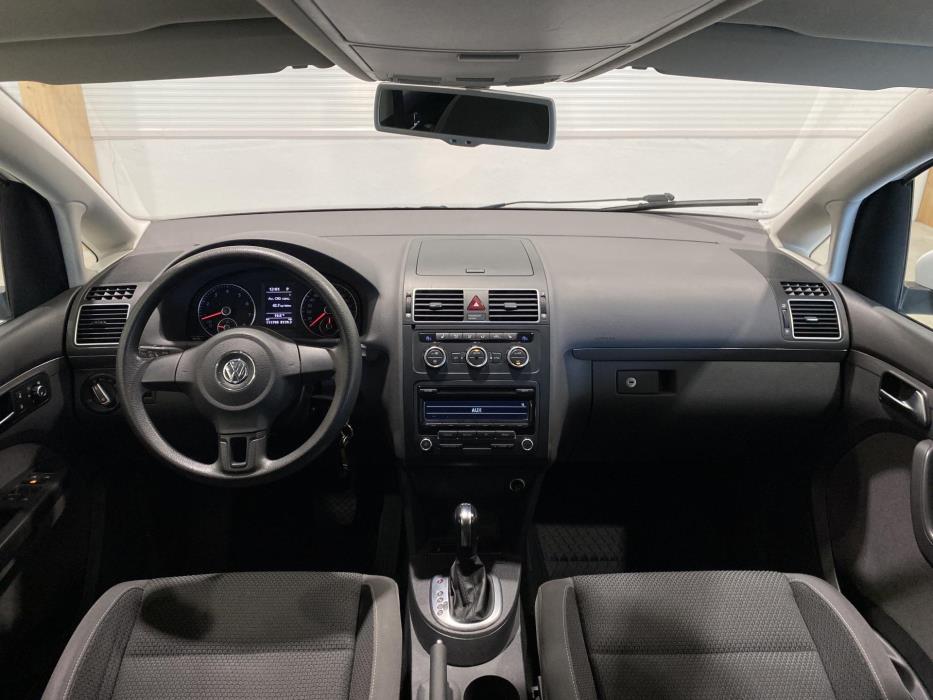 VOLKSWAGEN Touran 2013
