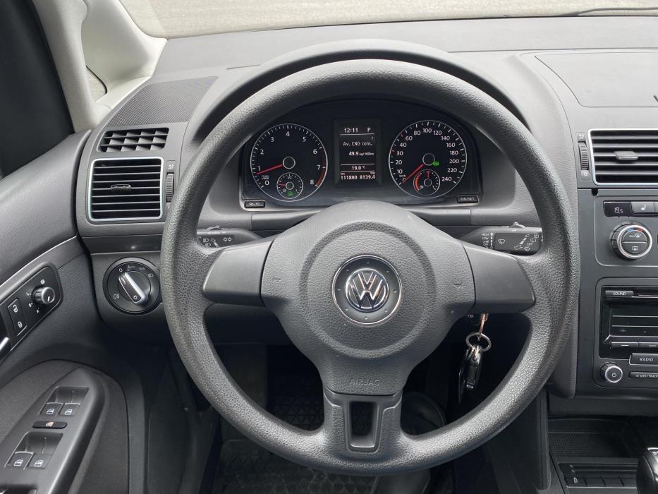 VOLKSWAGEN Touran 2013