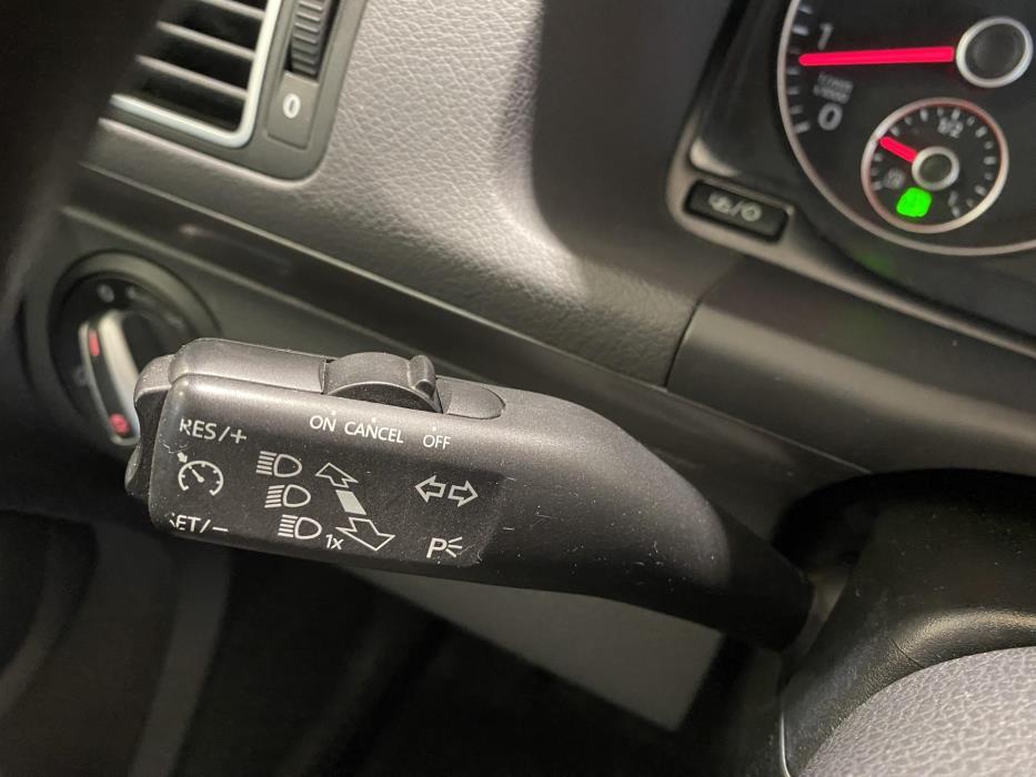 VOLKSWAGEN Touran 2013